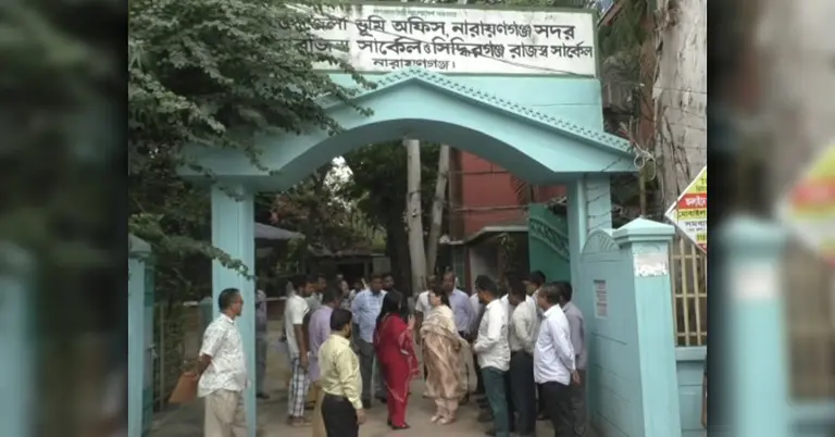 নারায়ণগঞ্জে ভূমি প্রতিমন্ত্রীর আকস্মিক পরিদর্শন